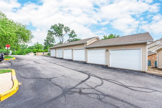 14821 Lenox Drive 221, Strongsville, OH 44136