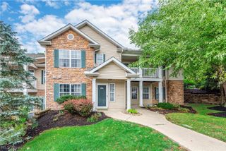 14821 Lenox Drive 221, Strongsville, OH 44136