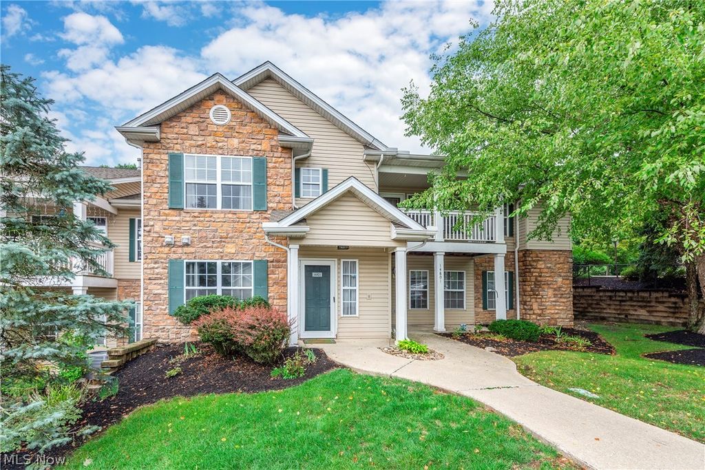 14821 Lenox Drive 221, Strongsville, OH 44136