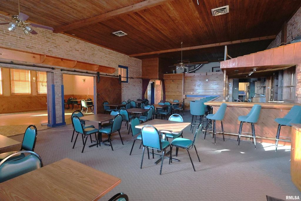 Image 12 of property listing at 1001 E MAIN Street, Salem, IL 62881