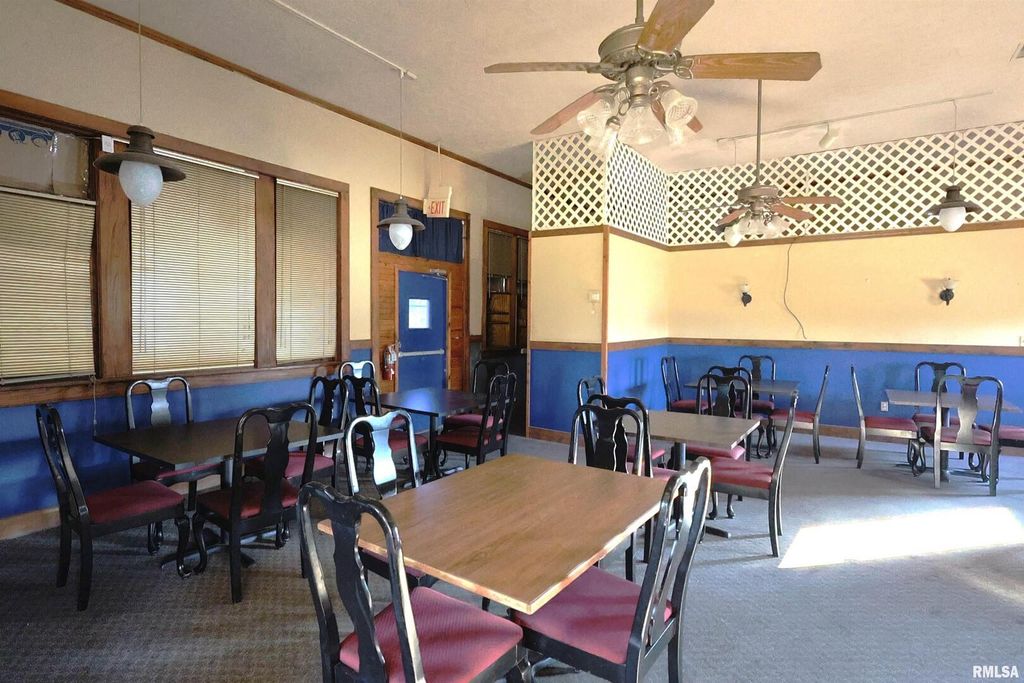 Image 18 of property listing at 1001 E MAIN Street, Salem, IL 62881