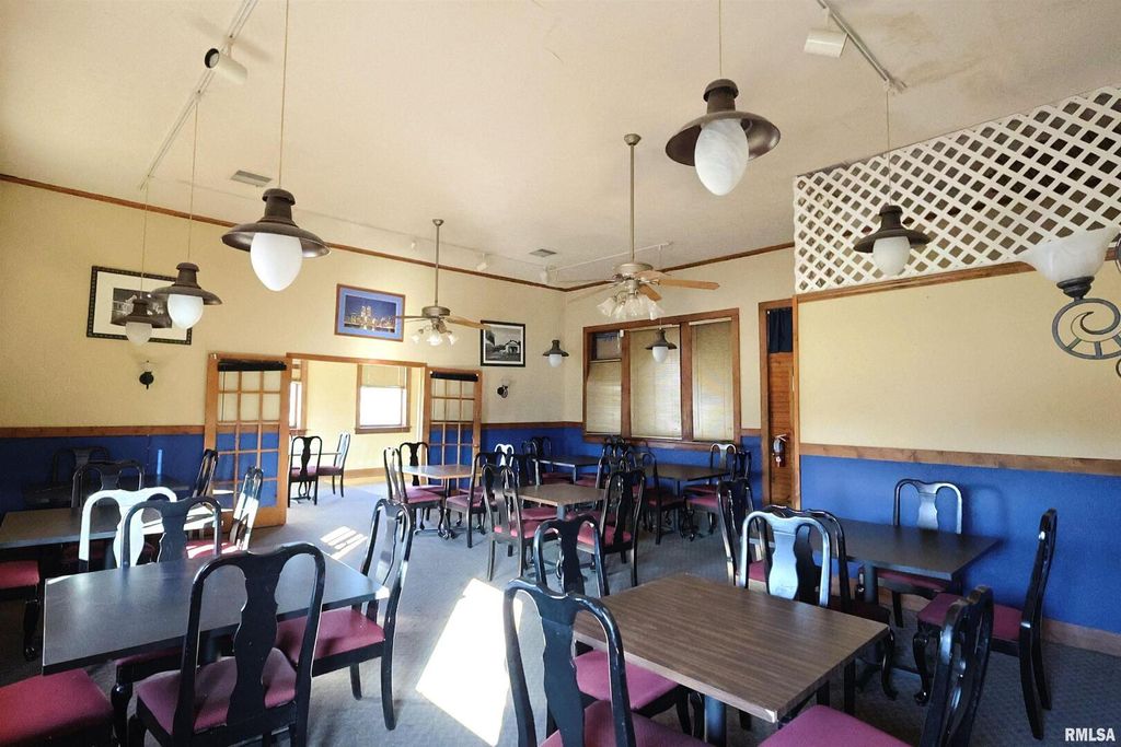 Image 19 of property listing at 1001 E MAIN Street, Salem, IL 62881