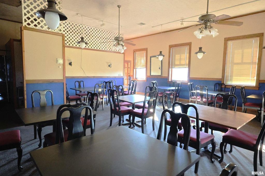 Image 21 of property listing at 1001 E MAIN Street, Salem, IL 62881