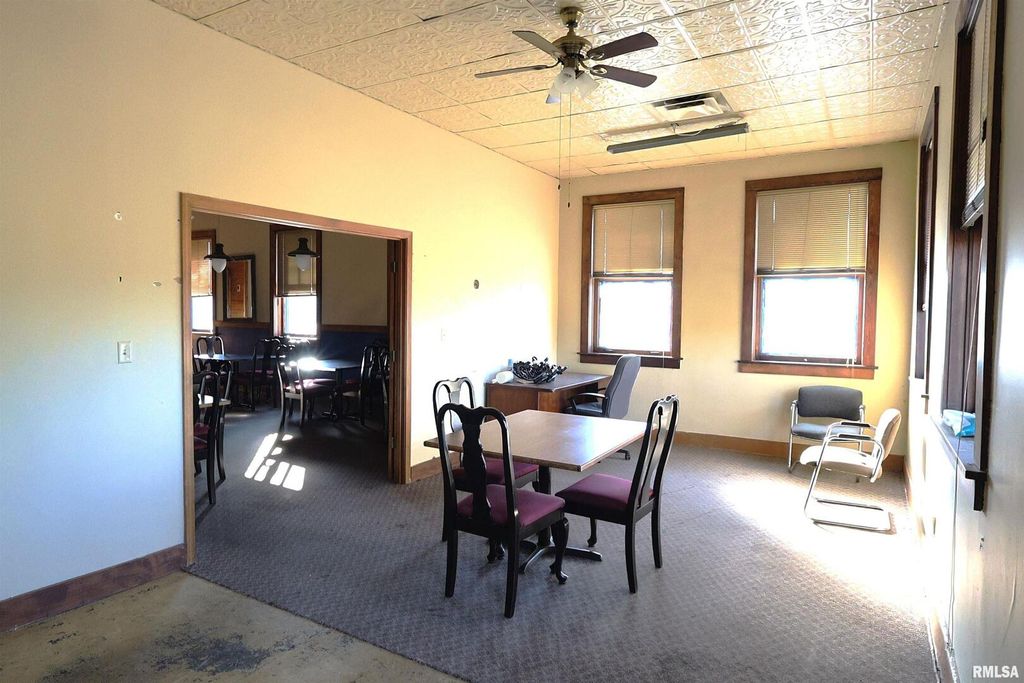 Image 22 of property listing at 1001 E MAIN Street, Salem, IL 62881