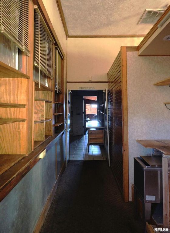 Image 23 of property listing at 1001 E MAIN Street, Salem, IL 62881