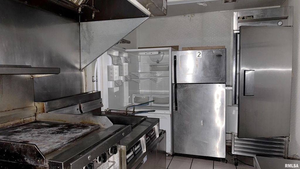 Image 24 of property listing at 1001 E MAIN Street, Salem, IL 62881