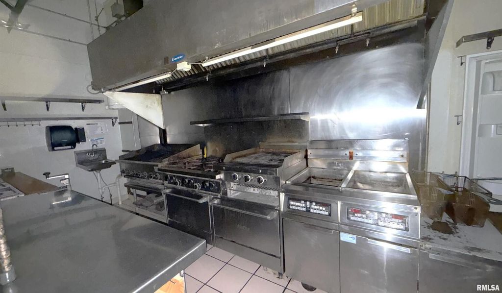 Image 25 of property listing at 1001 E MAIN Street, Salem, IL 62881