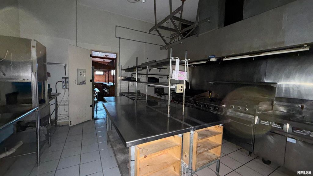 Image 27 of property listing at 1001 E MAIN Street, Salem, IL 62881