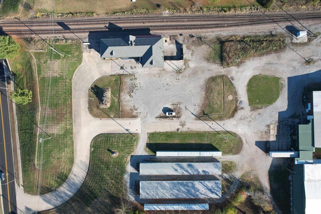 Image 32 of property listing at 1001 E MAIN Street, Salem, IL 62881