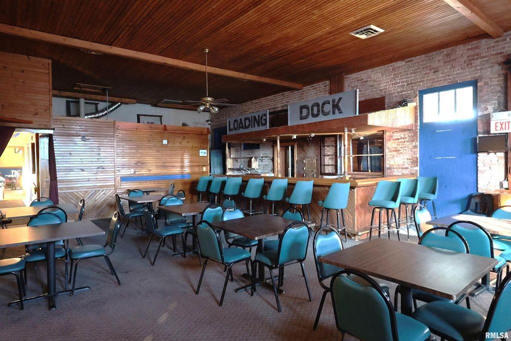 Image 9 of property listing at 1001 E MAIN Street, Salem, IL 62881