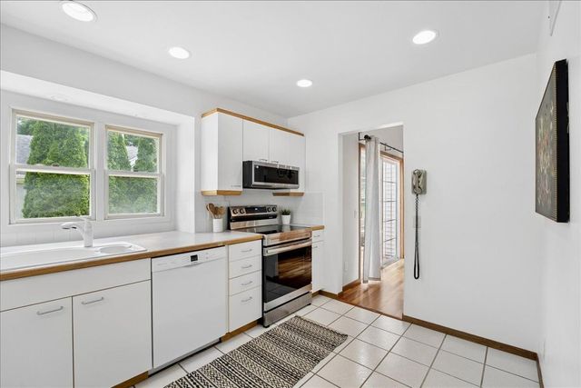 7850 E Oakbrook Circle, Madison, WI 53717