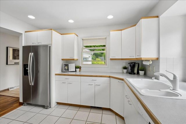 7850 E Oakbrook Circle, Madison, WI 53717