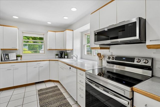 7850 E Oakbrook Circle, Madison, WI 53717