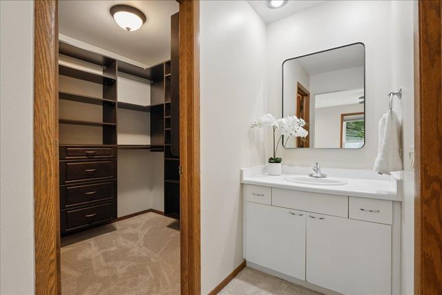 7850 E Oakbrook Circle, Madison, WI 53717
