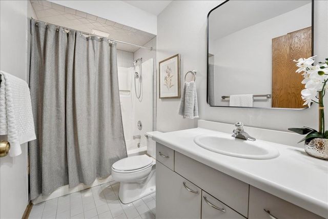 7850 E Oakbrook Circle, Madison, WI 53717