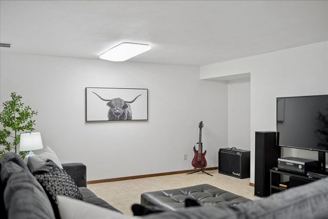 7850 E Oakbrook Circle, Madison, WI 53717