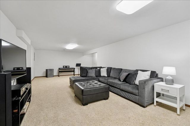 7850 E Oakbrook Circle, Madison, WI 53717