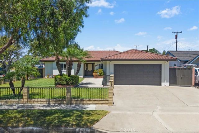 1421 W Hall, Santa Ana, CA 92704