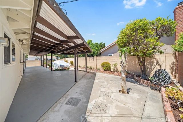 1421 W Hall, Santa Ana, CA 92704