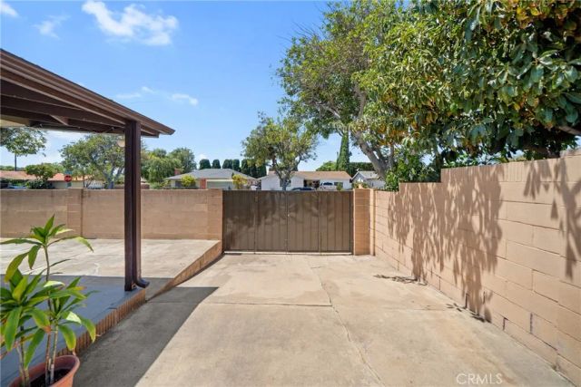 1421 W Hall, Santa Ana, CA 92704