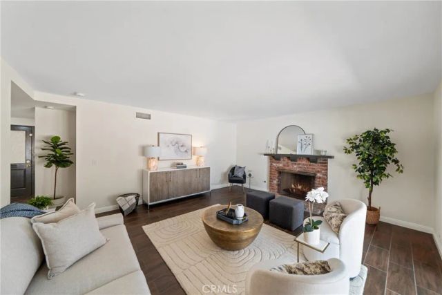1421 W Hall, Santa Ana, CA 92704