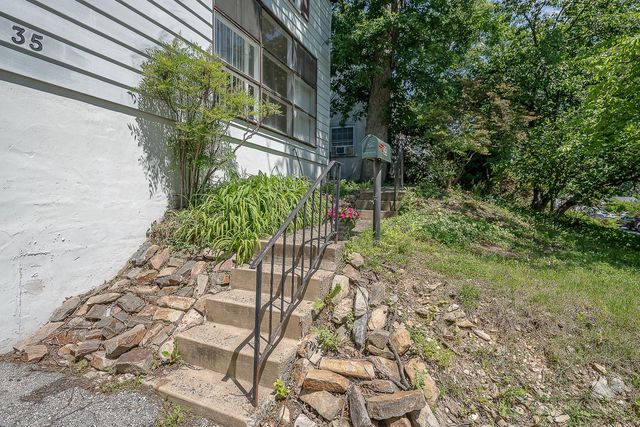 35 EASTWOOD RD, Berwyn, PA 19312