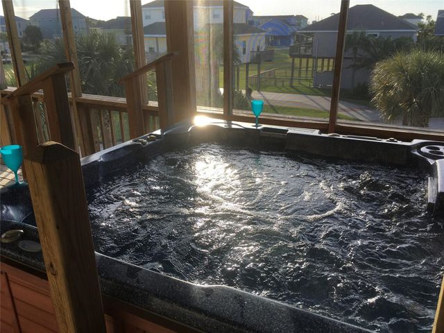 4119 Courageous Lane, Galveston, TX 77554