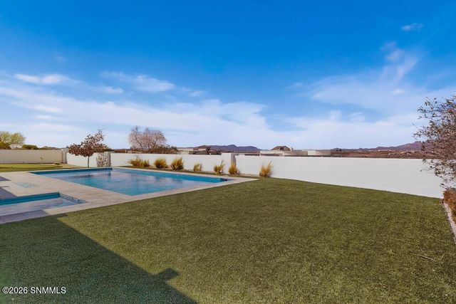 2135 Sedona Hills Parkway, Las Cruces, NM 88011