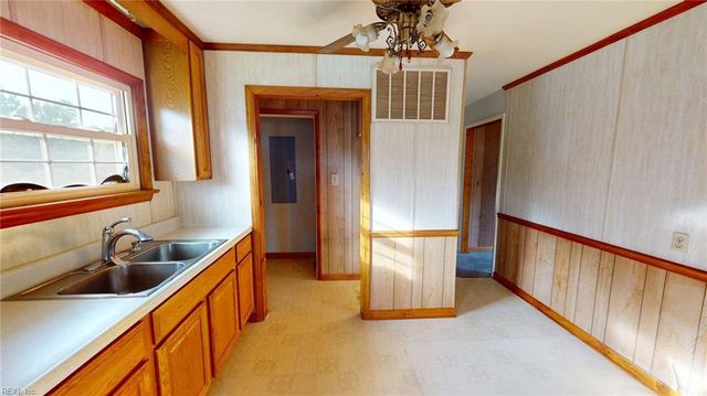 2066 Cross RD, Hayes, VA 23072