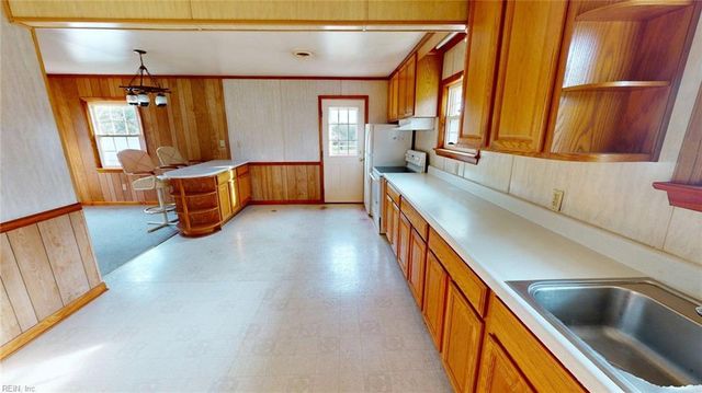 2066 Cross RD, Hayes, VA 23072