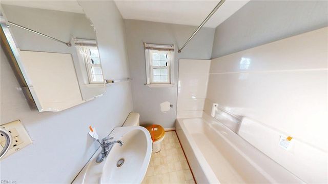 2066 Cross RD, Hayes, VA 23072