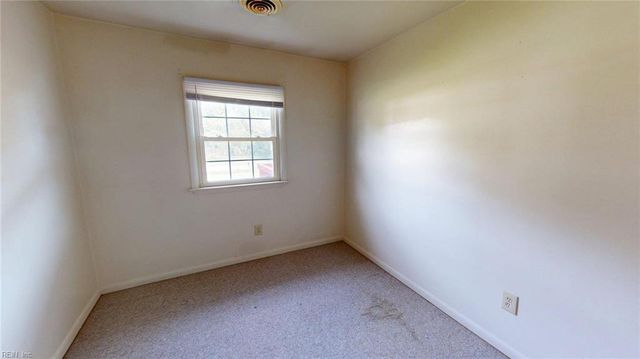 2066 Cross RD, Hayes, VA 23072