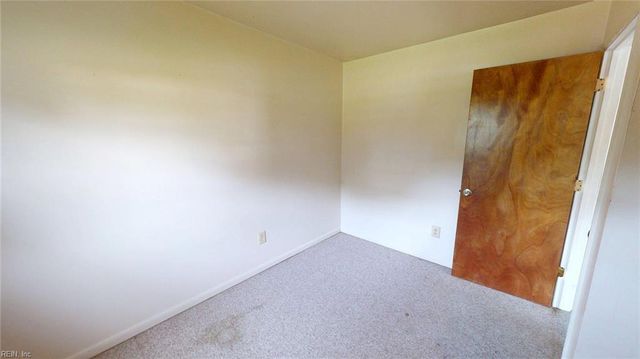 2066 Cross RD, Hayes, VA 23072