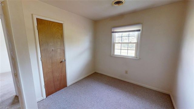 2066 Cross RD, Hayes, VA 23072