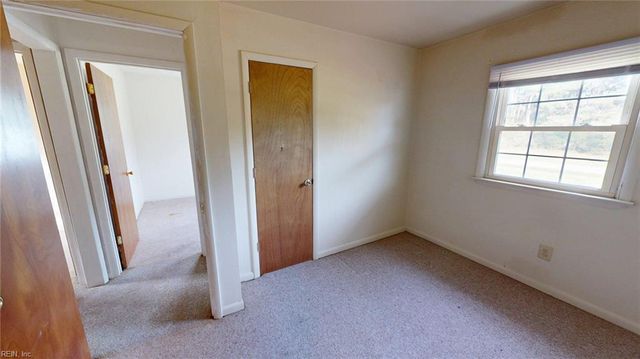 2066 Cross RD, Hayes, VA 23072