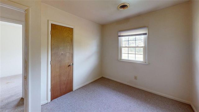 2066 Cross RD, Hayes, VA 23072