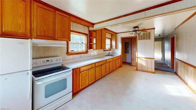 2066 Cross RD, Hayes, VA 23072