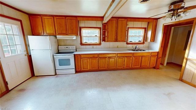 2066 Cross RD, Hayes, VA 23072