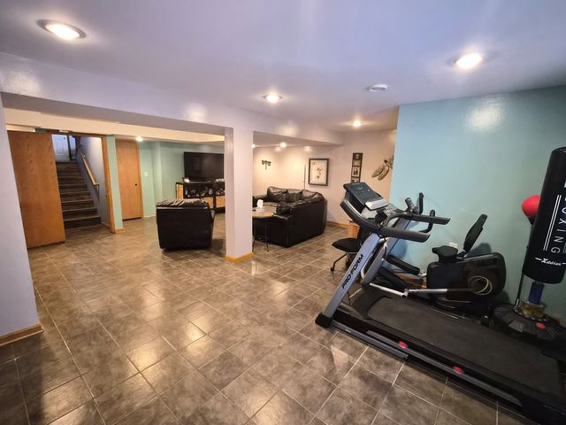 110 FALCON Way, Poplar Grove, IL 61065