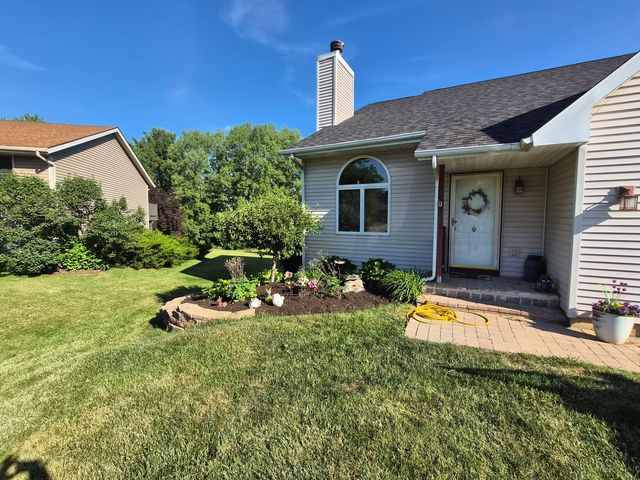 110 FALCON Way, Poplar Grove, IL 61065