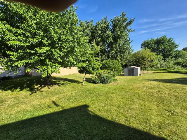 110 FALCON Way, Poplar Grove, IL 61065