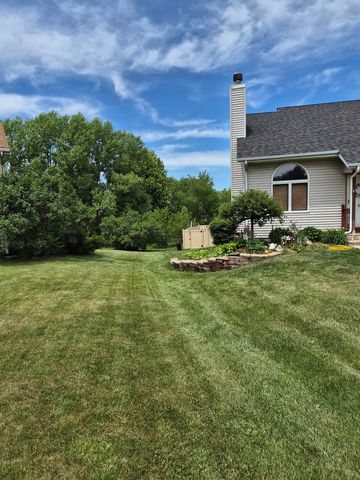 110 FALCON Way, Poplar Grove, IL 61065