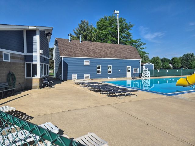 110 FALCON Way, Poplar Grove, IL 61065