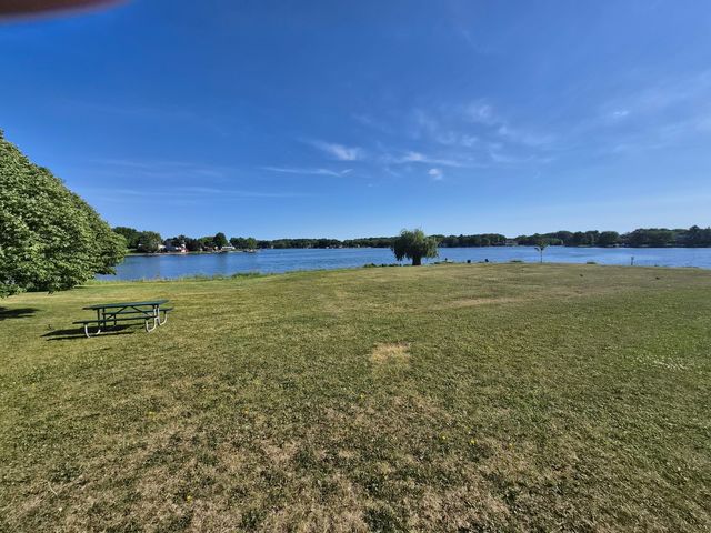 110 FALCON Way, Poplar Grove, IL 61065