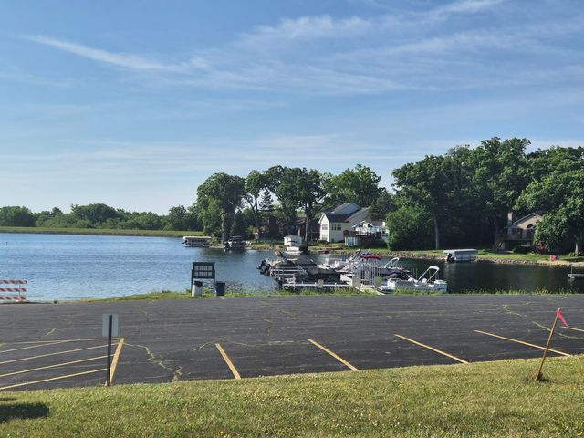 110 FALCON Way, Poplar Grove, IL 61065