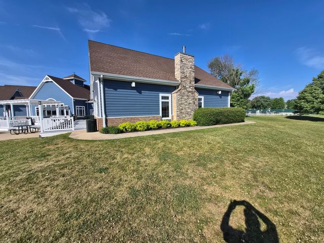 110 FALCON Way, Poplar Grove, IL 61065