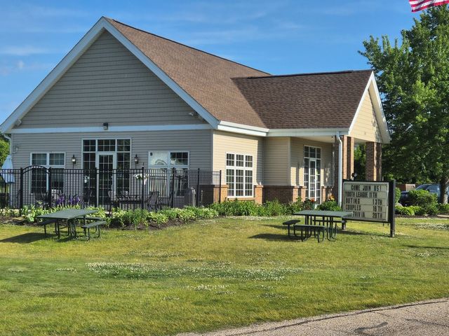 110 FALCON Way, Poplar Grove, IL 61065