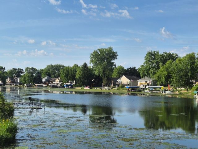 110 FALCON Way, Poplar Grove, IL 61065