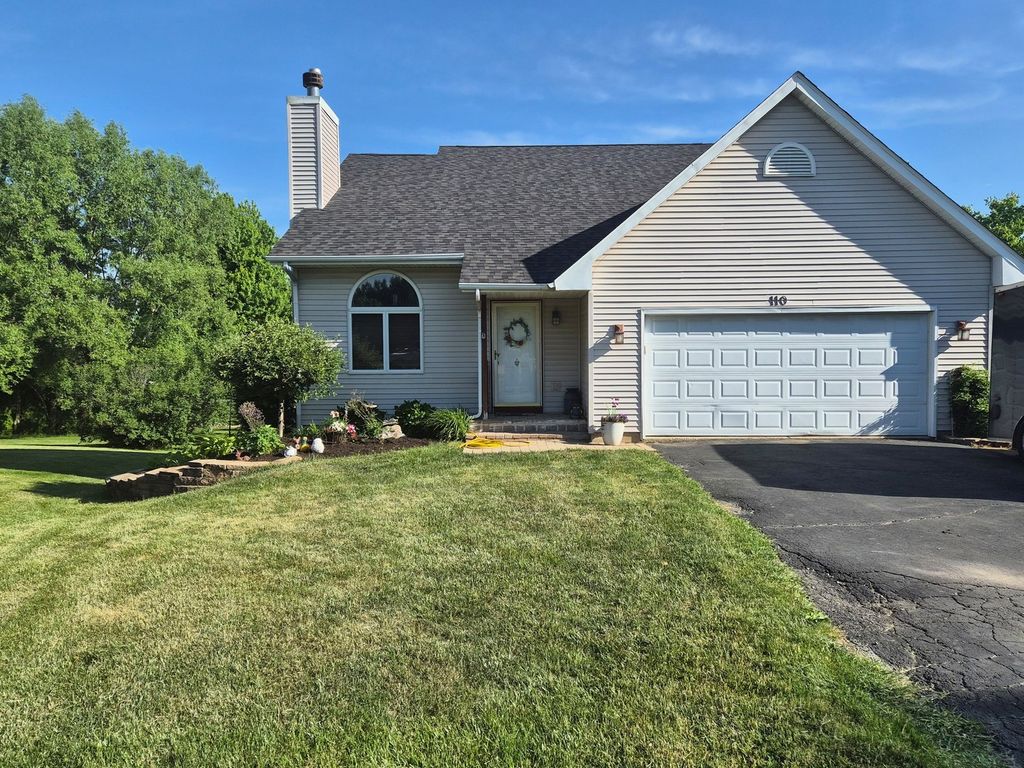 110 FALCON Way, Poplar Grove, IL 61065