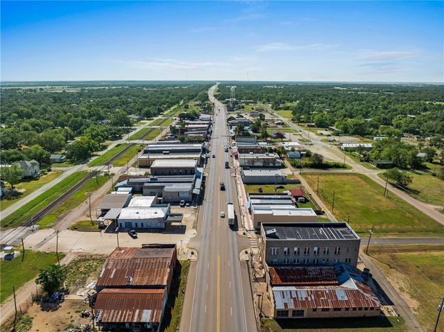 404 Main, Calvert, TX 77837